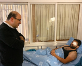 النائب اليافاوي سامي أبو شحادة يزور الصحفي معاذ عمارنة 